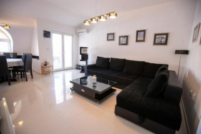 Lake View Double Balcony City Center Apartment in Ohrid